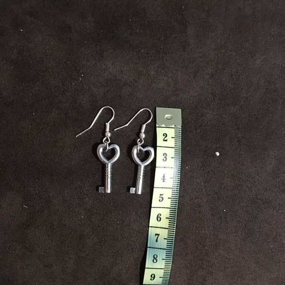 demonia heart key earrings - Picture 3 of 4